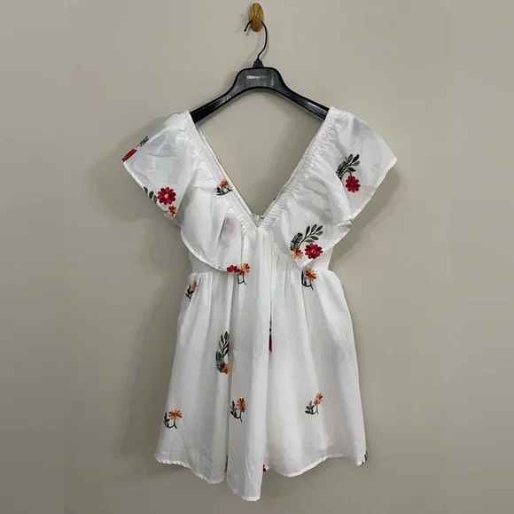Lulus  White Embroidered Flutter Sleeve Mini Dress NWT Size M Medium - Picture 4 of 8
